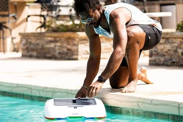 Solar-Breeze Ariel Robotic Pool Skimmer – Cordless, Solar-Powered Cleaner with Intelligent Obstacle Detection